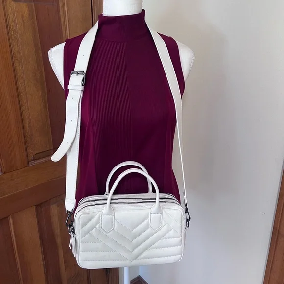 Elegant White Quilted Handbag/Crossbody - Picture 2 of 8